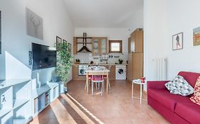 Four Shades Of Pisa Apartments